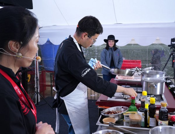 Chef de uno de los restaurantes de carne de cerdo más reconocidos de Corea visitó Chile y destacó la calidad y versatilidad del producto nacional