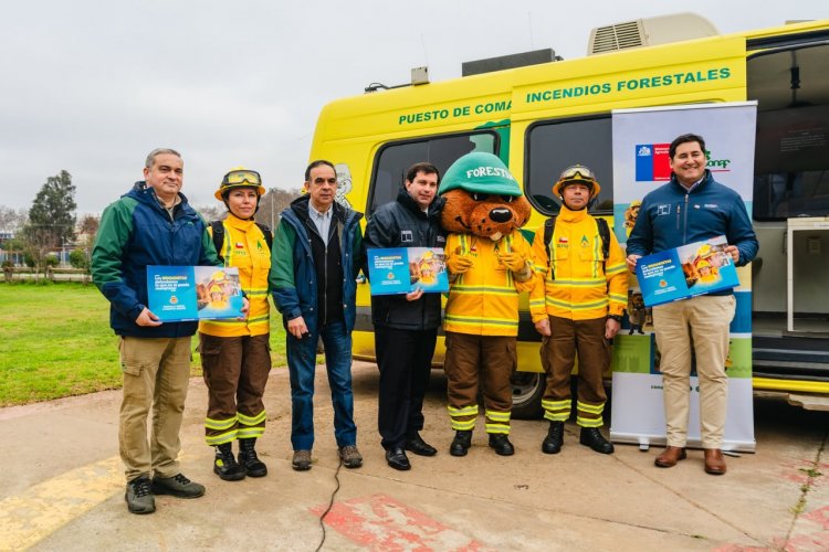 CONAF abre 400 cupos para brigadistas forestales en el Maule y delegado Prieto anuncia reactivación de mesa por incendios forestales