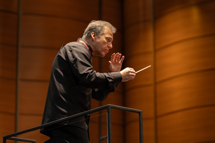 La Orquesta Clásica del Maule presentará “De Mar, Plegarias y Heroísmo” en Talca y Linares junto al director invitado Jaime Cofré