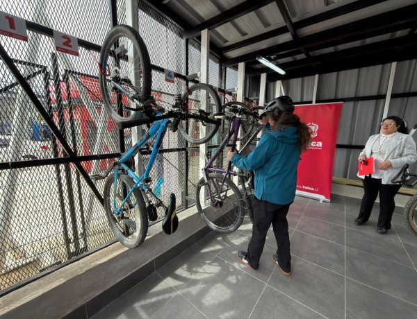 En el Día Mundial sin Autos: Municipalidad de Talca y CChC Maule inauguran nuevo bicicletero municipal en el centro de la ciudad
