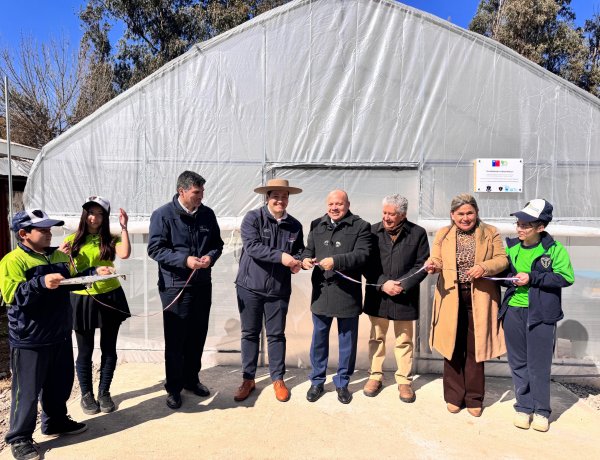 Fondo de Protección Ambiental permitió instalación de invernadero hidropónico en Escuela rural en Linares