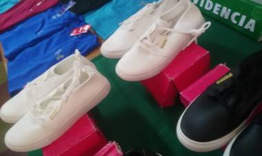 Carabineros detiene a mujer por venta de zapatillas y poleras falsificadas