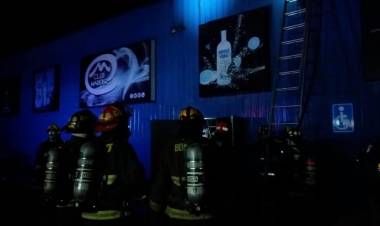 Incendio afectó instalaciones de Club Madero en Linares