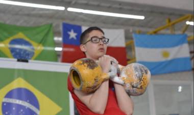 Longaviano logra tres medallas de oro en “Sudamericano de Pesas Rusas”