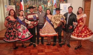 Linares capital nacional de la cueca adolescente