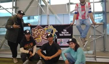 Linarenses participan en gira internacional de break dance
