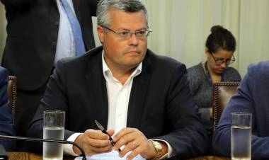 Diputado Rentería respalda rebaja de dieta parlamentaria y altos sueldos del Estado