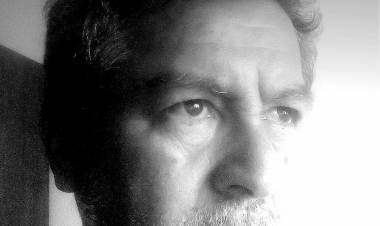 Agreden y asaltan a pintor linarense Claudio Sepúlveda Corvalán