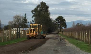 Mejoran caminos y callejones en la comuna de Colbún