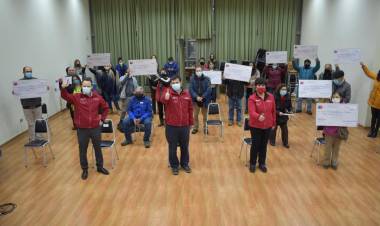 Entregan recursos del Fondo Presidente de la República a organizaciones sociales de Linares y Cauquenes