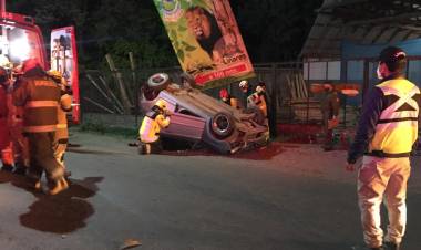 Volcamiento y colisión urbana en el inicio del fin de semana largo en Linares