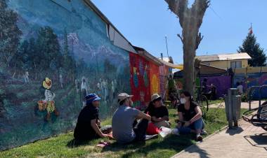 Jóvenes realizan galería artística al aire libre con proyecto de INJUV