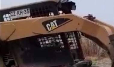 Roban mini cargador desde empresa de áridos ubicada en la Circunvalación Exterior Norte de Linares