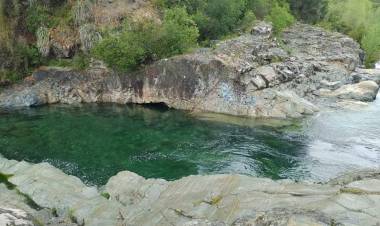 Basura, alto consumo de alcohol, desorden y desenfreno ponen en riesgo la maravillosa piscina natural de embalse Ancoa