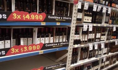 Dueños de botillerías y expendio de alcoholes denuncian persecusión de la autoridad sanitaria en Linares