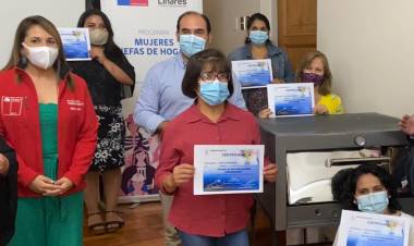 Certifican a mujeres  jefas de hogar en curso de capacitación “trilogía del éxito para la mujer emprendedora” en Linares