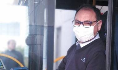 Expertos plantean que en Chile no sería adecuado levantar obligación de uso de mascarillas para vacunados  como se hizo en EE. UU.