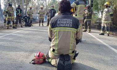 Bomberos se unen en oración y piden por voluntario internado grave por Covid-19 en el hospital de Linares