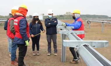 Mujeres lideran ejecución de proyecto de energía solar en la comuna de Colbún