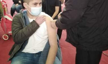 Salud comunal de Linares garantiza vacuna Covid-19 para los sub-14