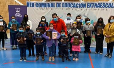 Municipio premia a niños que ganaron concurso literario y de fotografía con motivo del aniversario de Linares