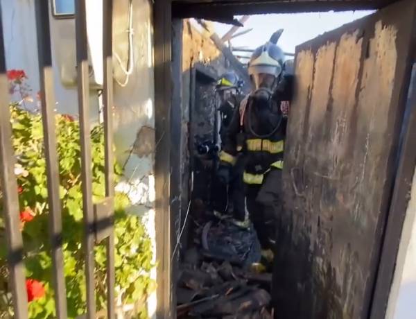 (AUDIO) Fuego afectó casa sin moradores en Linares