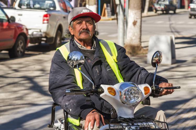 Donan dos motos a discapacitados en la comuna de Longaví
