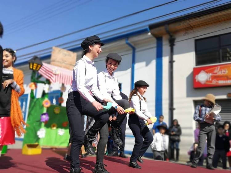 Hermosa celebración de Fiestas Patrias realizó "Escuela España"