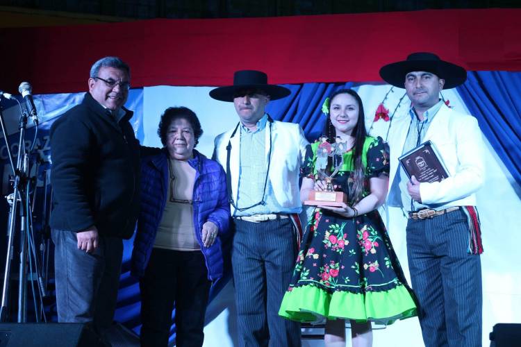 Trío “Acordes de Longaví” ganó segundo festival “Hermanos Campos”