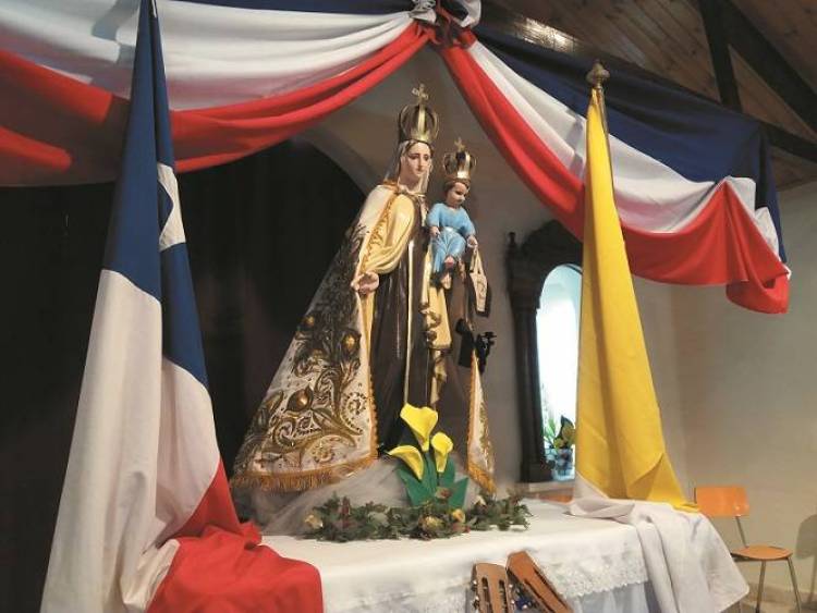 Cantata y procesión en honor a la "Virgen del Carmen"