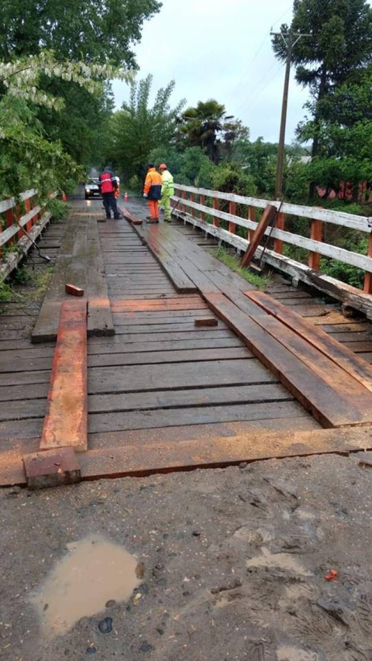 Municipio de Longaví y Vialidad reparan puente "La Quiriquina"