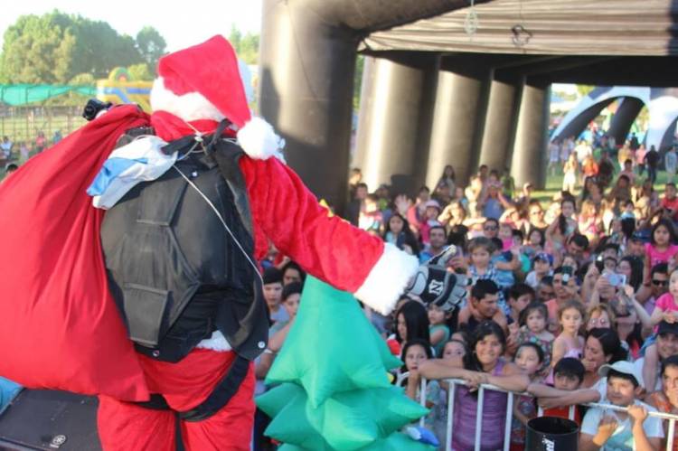 Cientos de niños disfrutaron de show navideño en Longaví