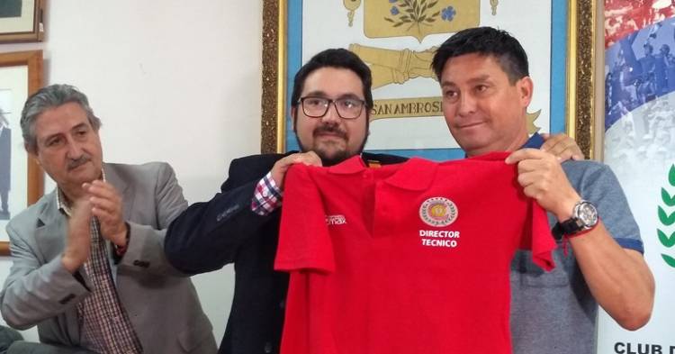 Luis Pérez Franco asume la misión de ascender a Deportes Linares a la Segunda Profesional