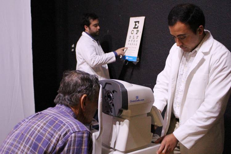 Masivo operativo oftalmológico en Longaví
