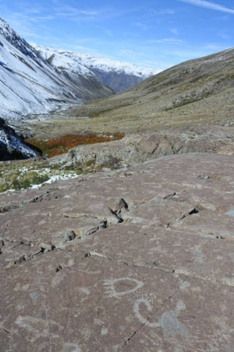Proyecto de arqueología exploró los vestigios rupestres de la precordillera y cordillera de Linares