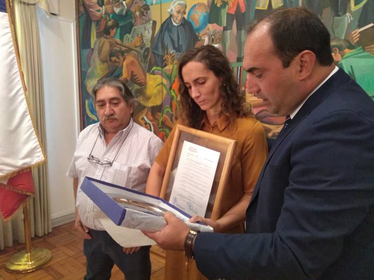 En emotivo acto entregan condecoración de “Ciudadano Benemérito” a empresario Bernardo Gidi