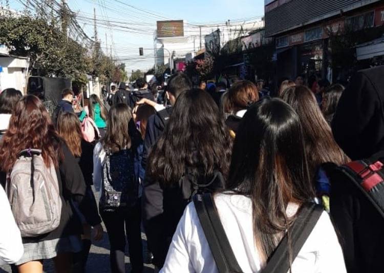Con la detención de dos estudiantes termina segunda jornada de protestas de secundarios en Linares