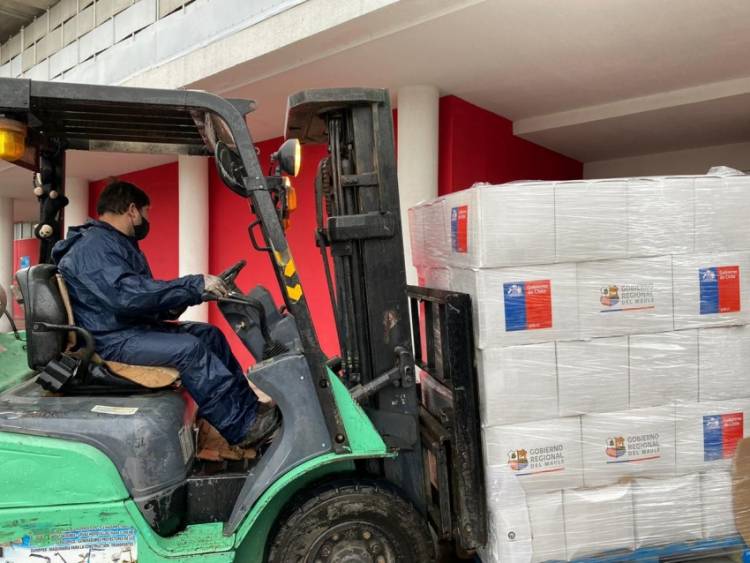 Concejala Alarcón: “Le pido humildemente y por favor al alcalde Mario Meza que entregue las cajas de alimentos que están guardadas en el Gimnasio de Linares”