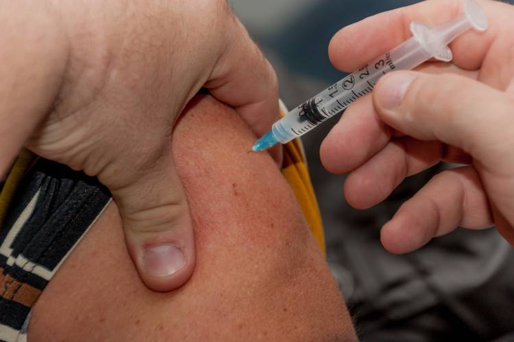 Especialistas recuerdan que inmunidad generada por las  vacunas no es inmediata