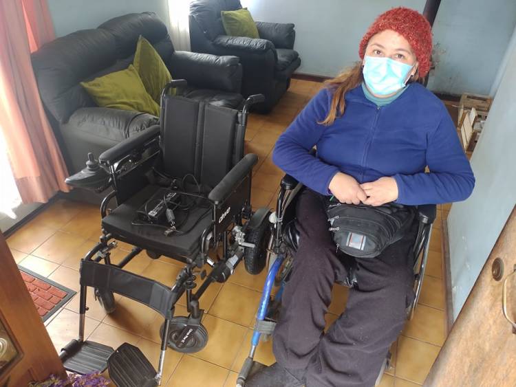 Linares: mujer con movilidad reducida necesita con urgencia baterías para su silla de ruedas