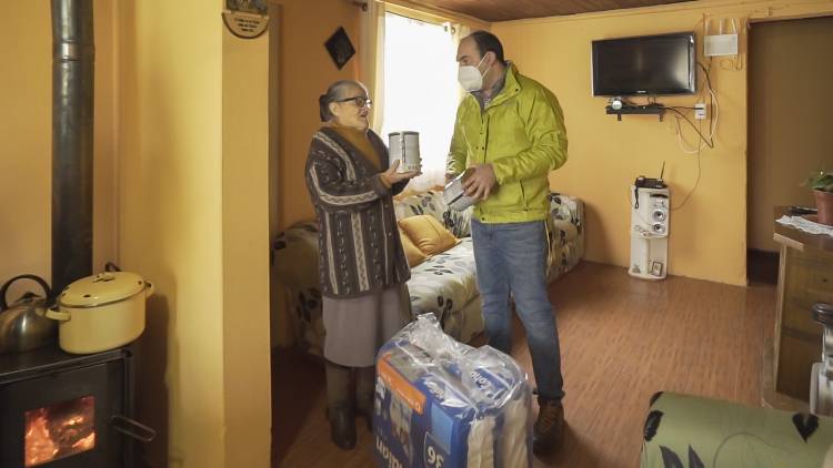Municipio de Linares potencia programa de asistencia social a adultos mayores postrados